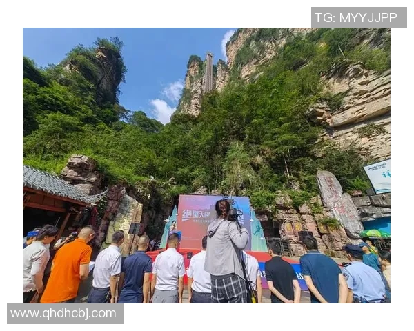 国际初次悬崖绝壁攀爬400米绳子极限竞技挑战赛在张家界满意闭幕